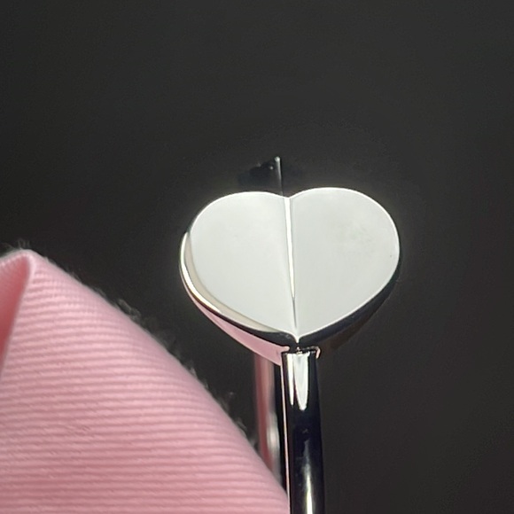NWT KATE SPADE HEART ARROW SILVER CUFF BRACELET - Picture 5 of 11